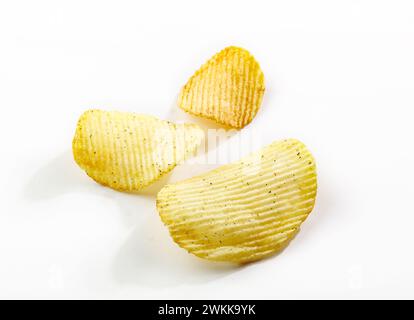 Kartoffelchips isolierter weißer Hintergrund aus der Nähe Stockfoto