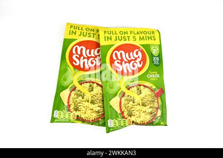 Becher Shot Creamy Cheese Nudeln – 19. Februar 2024 Stockfoto