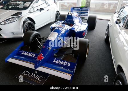 Dreiviertel-Vorderansicht eines 1992 Lola T91/50, erhältlich in der berühmten Auktion beim Silverstone Festival 2023 Stockfoto