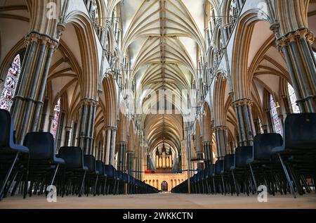 Beeindruckende Rippengewölbe und Bögen im Kirchenschiff der Lincoln Cathedral, Lincolnshire, England Stockfoto