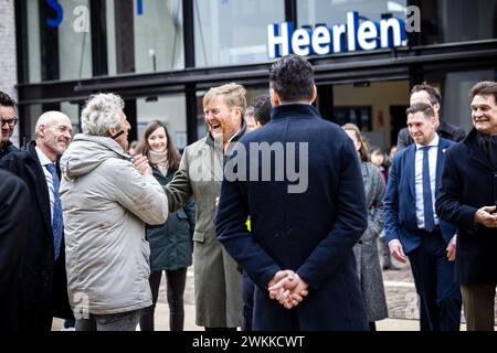 Heerlen, Niederlande, 21.02.2024 König Willem Alexander während eines Arbeitsbesuchs in Heerlen-Noord. Der Arbeitsbesuch konzentriert sich auf das National Liveability and Safety Program. Quelle: NLBeeld/POOL/Rob Engelaar Stockfoto