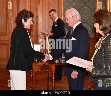 Stockholm, Schweden. Februar 2024. König Carl Gustaf und Königin Silvia vergaben am 21. februar 2024 die Königsmedaille der achten Größe mit dem Band des Seraphim-Ordens an die Astronautin Jessica Meir im Stockholmer Palast in Stockholm, Schweden.Foto: Jonas Ekströmer/TT/Code 10030 Credit: TT News Agency/Alamy Live News Stockfoto