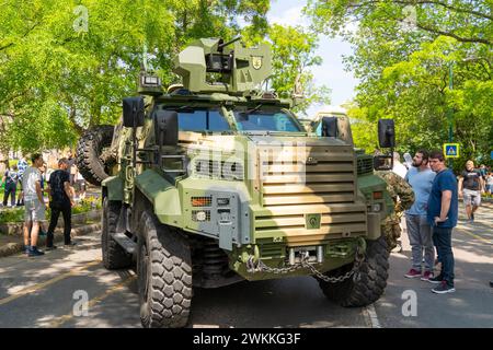 Getarntes neues, modernes Gidran 4x4 MRAP gepanzertes Kampffahrzeug in Budapest am Nationalverteidigungstag. Budapest, Ungarn - 21. Mai 2023 Stockfoto