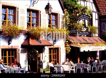 Kaffeehäuser, historische Fassaden, Kaysersberg, Elsass, Frankreich Stockfoto