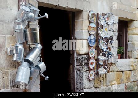 Kunsthandwerksladen in Santillana del Mar, Kantabrien, Spanien Stockfoto