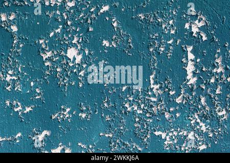 Textur alter Rissfarbe an einer Betonwand. Blaue Farbe an der Wand abblättert. Stockfoto