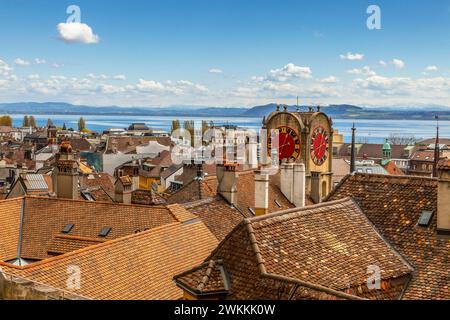 Erhöhte Aussicht. Neuchâtel, die französischsprachige Hauptstadt des Schweizer Kantons Neuchâtel. Schweiz. Stockfoto