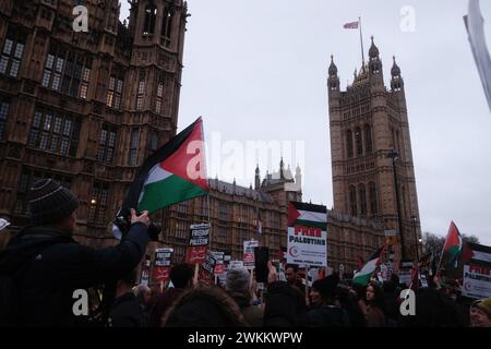 London, Großbritannien. Februar 2024. Eine Versammlung, bei der die Abgeordneten für einen Waffenstillstand in Palästina stimmen, der von SWP, PSC und Stop the war Coalition organisiert wird. Quelle: Joao Daniel Pereira/Alamy Live News Stockfoto