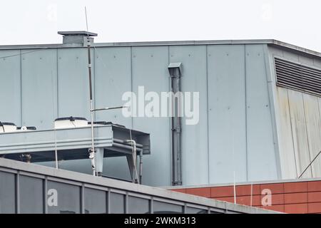 Fassade eines Industriegebäudes in der Stadt Stockfoto