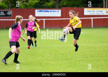 Briton Ferry, Wales. 18. Mai 2019. Olivia Francis von den Mumbles Rangers in Aktion beim U14 West Wales Women's and Girls' League Cup Finale zwischen den Mumbles Rangers und Pontardawe Town am 18. Mai 2019 in Briton Ferry, Wales. Quelle: Duncan Thomas/Majestic Media. Stockfoto