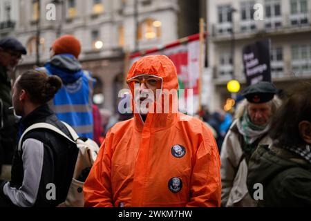 21. Februar 2024: Zum zweiten Tag versammeln sich Demonstranten vor dem High Court zur Unterstützung von Julian Assange, während der WikiLeaks-Gründer die Auslieferung an die Vereinigten Staaten kämpft. Der in Australien geborene Assange soll über einen Videolink aus dem Hochsicherheitsgefängnis Belmarsh, in dem er festgehalten wird, aussagen. Stockfoto