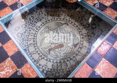 Altes römisches Mosaik in der Kathedrale Sant'Orso im Aostatal, Italien Stockfoto