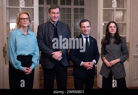 Stockholm, Schweden. Februar 2024. Elisabeth Svantesson (l-r), schwedische Finanzministerin, Markus Söder (CSU), bayerischer Premierminister, schwedischer Premierminister Ulf Kristersson und schwedische Umweltministerin Romina Pourmokhtari stehen während der Begrüßungszeremonie im Sagerska Huset zusammen. Bayerns Ministerpräsident Söder reist von Mittwoch bis Freitag nach Schweden. Quelle: Sven Hoppe/dpa/Alamy Live News Stockfoto