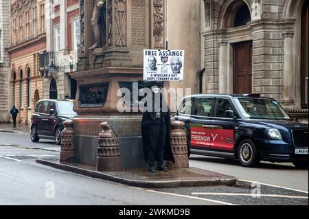 London, Großbritannien. Februar 2024. Julian Assange High Court Berufung zur Auslieferung vor den Royal Courts of Justiice. Quelle: JOHNNY ARMSTEAD/Alamy Live News Stockfoto