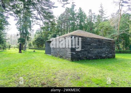 WC, öffentliches Bad in der Nähe der Lagoa das Furnas in São Miguel-Azores-Portugal.2-2024 Stockfoto