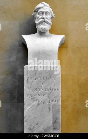 Barcelona, Spanien - 20. Februar 2024: Marmorskulptur, die Santiago Rusiól in Barcelona zu Ehren bringt. Stockfoto