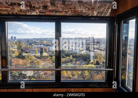 WIEN, ÖSTERREICH - 21. November 2023: Blick über den Vergnügungspark Prater Vien vom Wiener Riesenrad - Wiener Riesenrad Stockfoto