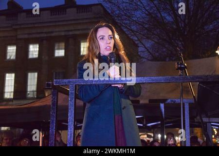 London, Großbritannien. Februar 2024. Stella Assange hält eine Rede bei einer Kundgebung vor der Downing Street am zweiten Tag von Julian Assanges Auslieferungsanhörung. Quelle: Vuk Valcic/Alamy Live News Stockfoto