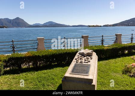 Der Lago Maggiore liegt westlich seines berühmteren Nachbarsees, dem Comer See, mit fast einem Viertel des nördlichen Teils des Sees in der Schweiz. Stockfoto