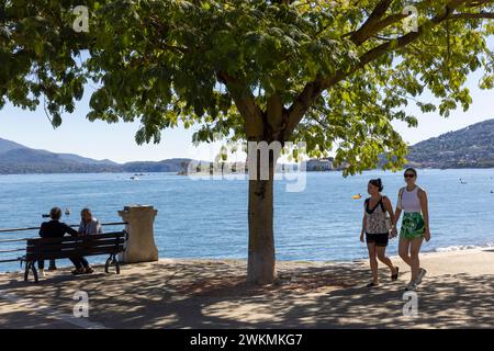 Der Lago Maggiore liegt westlich seines berühmteren Nachbarsees, dem Comer See, mit fast einem Viertel des nördlichen Teils des Sees in der Schweiz. Stockfoto