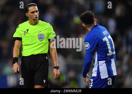 Porto, Portugal. Februar 2024. Dragao Stadium, Champions League 2023/2024, FC Porto gegen Arsenal; Schiedsrichter Serdar Gozubuyuk (NED) im Achtelfinale, First Leg das Spiel der UEFA Champions League 2023/2024 zwischen dem FC Porto und Arsenal im Dragao Stadium in Porto am 21. Februar. Foto: Daniel Castro/DiaEsportivo/Alamy Live News Credit: DiaEsportivo/Alamy Live News Stockfoto