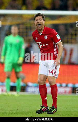 Xabi Alonso FC Bayern MŸnchen Supercup Borussia Dortmund BVB - FC Bayern MŸnchen 0:2 Fussball 1 . Bundesliga Saison 2016 / 2017 © diebilderwelt / Alamy Stock Stockfoto