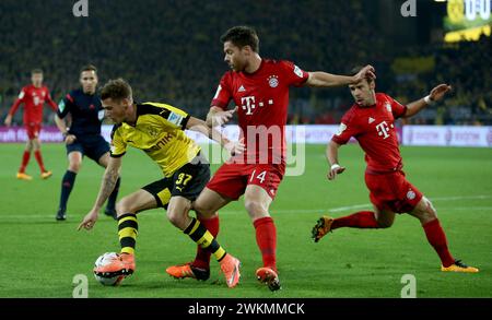 Lukasz Piszczek ( Borussia Dortmund ) Xabi Alonso FC Bayern MŸnchen BVB Borussia Dortmund - FC Bayern MŸnchen München Fussball 1 . Bundesliga Saison 2015 / 2016 © diebilderwelt / Alamy Stock Stockfoto
