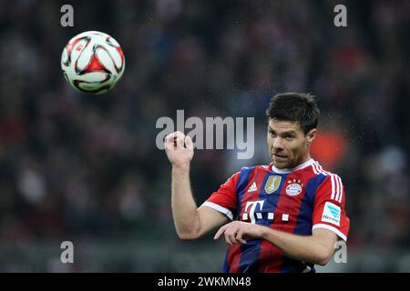 Xabi Alonso FC Bayern MŸnchen 1 Bundesliga Fussball FC Bayern MŸnchen - TSG 1899 Hoffenheim 4:0 Saison 2014/ 2015 © diebilderwelt / Alamy Stock Stockfoto