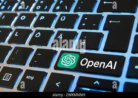 FOTOMONTAGE! - Künstliche Intelligenz. Nahaufnahme einer Laptop-Tastatur mit OpenAI-Taste Stockfoto