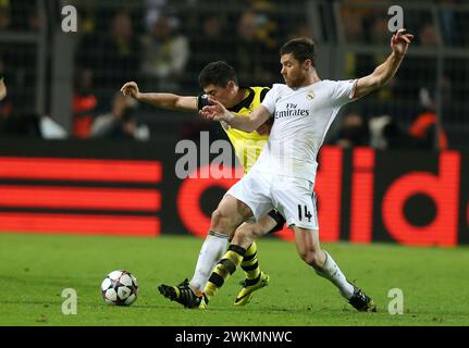 Robert Lewandowski Borussia Dortmund Xabi Alonso Real Madrid Championsleague Fussball Borussia Dortmund BVB - Real Madrid Saison 2013/ 2014 © diebilderwelt / Alamy Stock Stockfoto