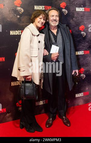 London, 21. Februar 2024, Hadestown Opening Night, Robert Lindsay und Rosemarie Ford auf rotem Teppich im Lyric Theatre, Lou Morris/Alamy Live News Stockfoto