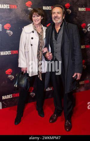 London, 21. Februar 2024, Hadestown Opening Night, Robert Lindsay und Rosemarie Ford auf rotem Teppich im Lyric Theatre, Lou Morris/Alamy Live News Stockfoto