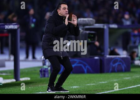 Neapel, Italien. Februar 2024. Xavi Hernandez Cheftrainer des FC Barcelona reagiert auf das Champions-League-Spiel zwischen dem SSC Napoli und dem FC Barcelona im Diego Armando Maradona-Stadion in Neapel (Italien) am 21. Februar 2024. Quelle: Insidefoto di andrea staccioli/Alamy Live News Stockfoto