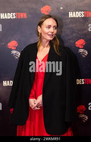 London, 21. Februar 2024, Hadestown Opening Night, Laura Haddock kommt auf rotem Teppich im Lyric Theatre, Lou Morris/Alamy Live News Stockfoto