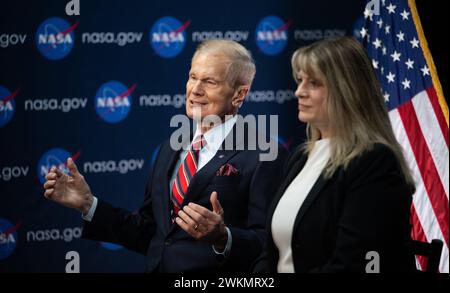 21. Februar 2024: NASA-Administrator BILL NELSON, Left, und LISA CARNELL, Direktor der Abteilung für biologische und physikalische Wissenschaften der NASA, werden während eines von der Expedition 70 besetzten Aufrufs an Bord der Internationalen Raumstation im Hauptquartier der Mary W. Jackson gesehen. (Kreditbild: © Joel Kowsky/NASA/ZUMA Press Wire) NUR REDAKTIONELLE VERWENDUNG! Nicht für kommerzielle ZWECKE! Stockfoto