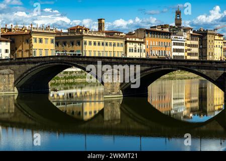Historische Architektur, Renaissance-Denkmäler und belebte Straßen in Florenz, Italien, dem Herzen der Toskana. Stockfoto