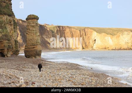 Ein heller Wintertag an der Marsden Bay, einer wunderschönen Bucht mit atemberaubendem Blick und spektakulären Felsformationen auf South Shields, South Tyneside, NE England. Stockfoto