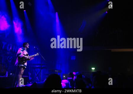 Die amerikanische Singer-Songwriterin Medium Build trat live im Hole44 in berlin auf, während sie Holly Humberstone auf Tournee unterstützte. Stockfoto