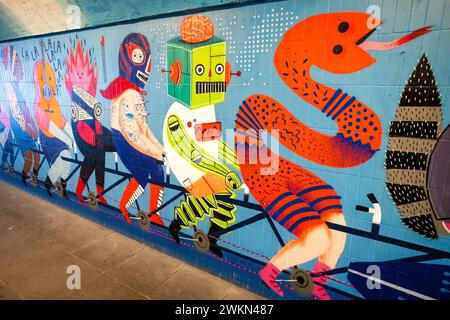München, Deutschland - farbenfrohes Wandbild in einem Tunnel entlang der Isar Stockfoto
