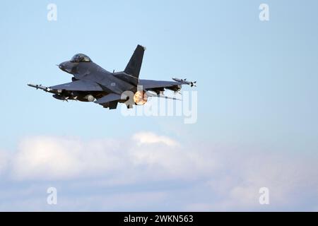 Die Vereinigten Staaten beabsichtigen, 12 ukrainische F-16-Piloten auszubilden 2024. Die Ausbildung der ukrainischen F-16-Piloten wird voraussichtlich zwischen Mai und August abgeschlossen sein. Im Bild: USAF General Dynamics F-16CM Fighting Falcon die USA planen die Ausbildung von 12 ukrainischen F-16 Piloten im Jahr 2024, die Ausbildung der ukrainischen F-16 Piloten wird voraussichtlich zwischen Mai und August abgeschlossen. Im Bild: General Dynamics F-16CM Fighting Falcon der USAF. Stockfoto