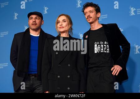 Stephane Rideau, Isabelle Huppert und Nahuel Perez Biscayart bei der Premiere des Kinofilms Les Gens dÃ cÃ tÃ / My New Friends auf der Berlinale 2024 / 74. Internationale Filmfestspiele Berlin im Zoo Palast. Berlin, 19.02.2024 *** Stephane Rideau, Isabelle Huppert und Nahuel Perez Biscayart bei der Premiere des Spielfilms Les Gens dÃ cÃ tÃ My New Friends auf der Berlinale 2024 74 Berlin International Film Festival im Zoo Palast Berlin, 19 02 2024 Foto:XR.xHeinex/xFuturexImagex Friends 4110 Stockfoto