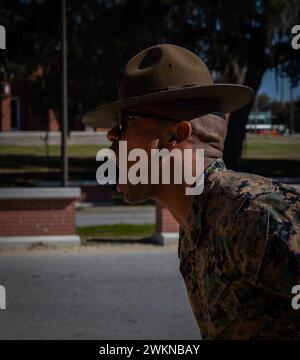 Parris Island, South Carolina, USA. Februar 2024. Rekruten der Lima Company, 3. Rekruten-Ausbildungsbataillon, erhalten eine Incentive-Ausbildung im Marine Corps Recruit Depot Parris Island, S.C., 21. Februar 2024. Drill-Ausbilder führen Incentive-Schulungen an Rekruten durch, um Mängel zu beheben und die Disziplin zu erhöhen. (Kreditbild: © Ayden Cassano/USA Marines/ZUMA Press Wire) NUR FÜR REDAKTIONELLE ZWECKE! Nicht für kommerzielle ZWECKE! Stockfoto