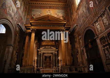 ROM, ITALIEN - 2. FEBRUAR 2024: Altar des Allerheiligsten Sakraments in der Basilika St. John Lateran Stockfoto