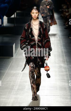 Mailand, Italien. Februar 2024. ETRO Herbst/Winter 2024 Runway während der Milan Fashion Week am 2024. Februar - Mailand, Italien 21/02/2024 Credit: dpa/Alamy Live News Stockfoto