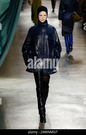 Mailand, Italien. Februar 2024. FENDI Herbst/Winter 2024 Runway während der Milan Fashion Week am 2024. Februar - Mailand, Italien 21/02/2024 Credit: dpa/Alamy Live News Stockfoto