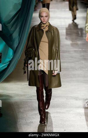 Mailand, Italien. Februar 2024. FENDI Herbst/Winter 2024 Runway während der Milan Fashion Week am 2024. Februar - Mailand, Italien 21/02/2024 Credit: dpa/Alamy Live News Stockfoto