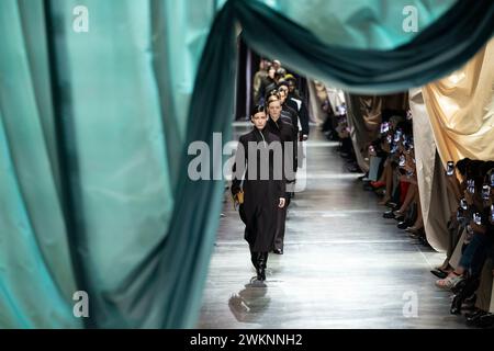 Mailand, Italien. Februar 2024. FENDI Herbst/Winter 2024 Runway während der Milan Fashion Week am 2024. Februar - Mailand, Italien 21/02/2024 Credit: dpa/Alamy Live News Stockfoto