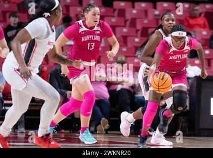 College Park, USA. Februar 2024. COLLEGE PARK, MD: - 21. FEBRUAR: Shyanne Sellers (0) führt einen Angriff während eines Basketballspiels zwischen den Maryland Terrapins und den Rutgers Scarlet Knights im Xfinity Center in College Park, Maryland am 21. Februar 2024 an. (Foto: Tony Quinn/SipaUSA) Credit: SIPA USA/Alamy Live News Stockfoto