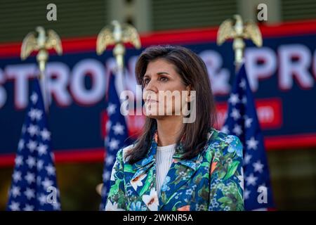 BEAUFORT, SOUTH CAROLINA – 21. FEBRUAR: Der ehemalige UN-Botschafter Nikki Haley spricht bei einer Wahlkampagne im Henry C. Chambers Waterfront Park am 21. Februar 2024 in Beaufort, South Carolina. Haley hat gelobt, im republikanischen Präsidentschaftswettlauf gegen Donald Trump zu bleiben, unabhängig vom Ausgang der Vorwahl in South Carolina am Samstag, und sagte, sie werde dem Druck des ehemaligen Präsidenten und seiner Verbündeten nicht nachgeben. (Foto: Michael Nigro/SIPA USA) Credit: SIPA USA/Alamy Live News Stockfoto