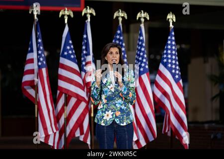 BEAUFORT, SOUTH CAROLINA – 21. FEBRUAR: Der ehemalige UN-Botschafter Nikki Haley spricht bei einer Wahlkampagne im Henry C. Chambers Waterfront Park am 21. Februar 2024 in Beaufort, South Carolina. Haley hat gelobt, im republikanischen Präsidentschaftswettlauf gegen Donald Trump zu bleiben, unabhängig vom Ausgang der Vorwahl in South Carolina am Samstag, und sagte, sie werde dem Druck des ehemaligen Präsidenten und seiner Verbündeten nicht nachgeben. (Foto: Michael Nigro/SIPA USA) Credit: SIPA USA/Alamy Live News Stockfoto